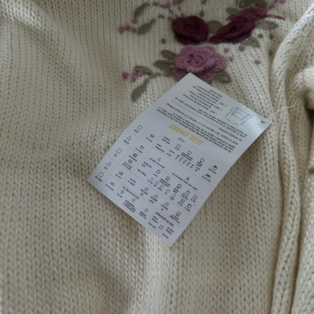 Flora Nikrooz floral romantic lace trimmed robe - Picture 9 of 10